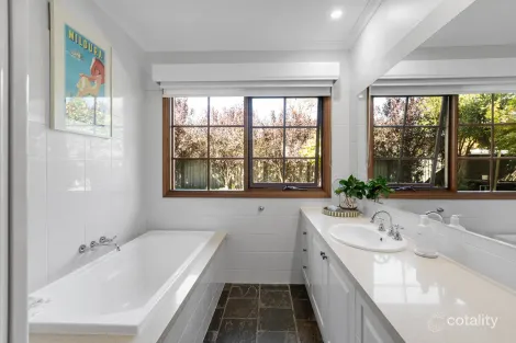 Property photo of 160 Nursery Ridge Road Red Cliffs VIC 3496