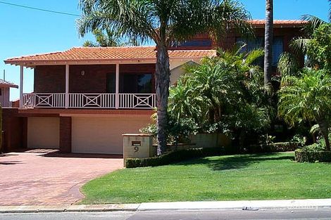 9 Brodrick St, Karrinyup, WA 6018