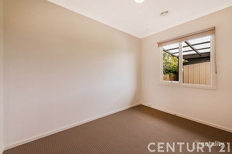 Property photo of 1 Kanooka Grove Doveton VIC 3177