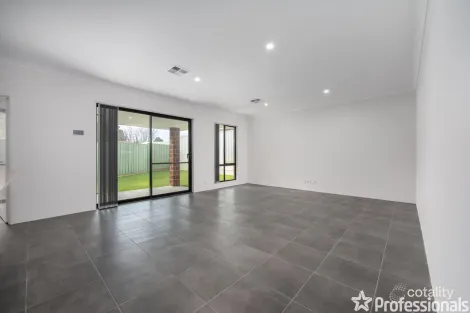 Property photo of 28 Peake Way Medina WA 6167