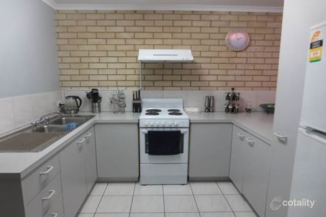 2/104 Amarina Ave, Mooloolaba, QLD 4557