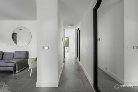 Property photo of 3/64 Irving Road Toorak VIC 3142