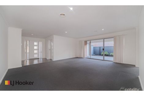 Property photo of 2 Korab Place Roxburgh Park VIC 3064