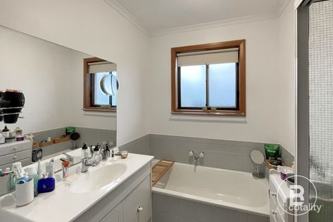Property photo of 2/1044 Howitt Street Wendouree VIC 3355