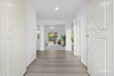 Property photo of 7 Rimatara Rise Pacific Pines QLD 4211