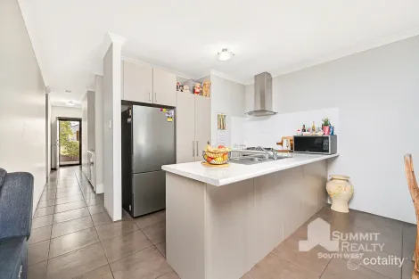 Property photo of 60 Paragon Loop Dalyellup WA 6230