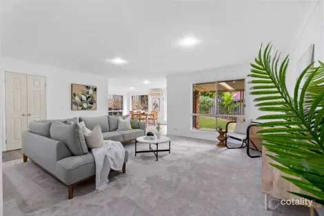 Property photo of 7 Rimatara Rise Pacific Pines QLD 4211