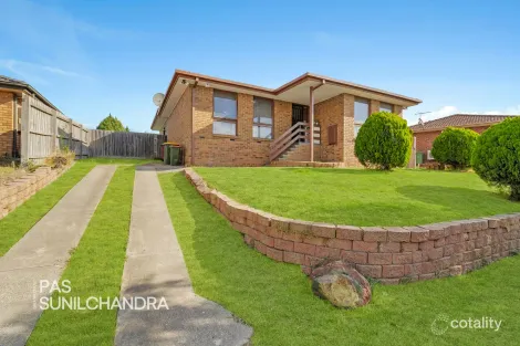 Property photo of 33 Justin Circuit Hampton Park VIC 3976