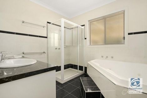 Property photo of 7 Cromer Fairway West Wodonga VIC 3690