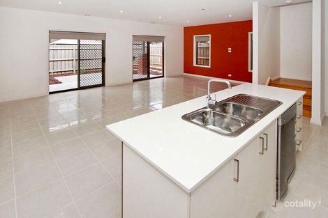 Property photo of 18 Riverside Drive South Morang VIC 3752