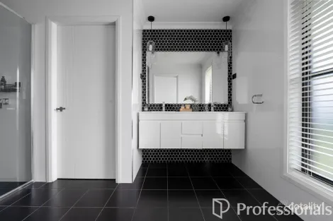 Property photo of 27 Freeman Circuit Llanarth NSW 2795