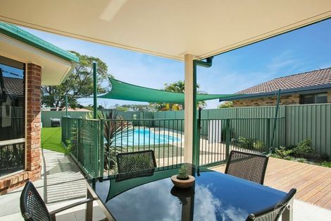 Property photo of 19 Pryor Crescent Old Bar NSW 2430