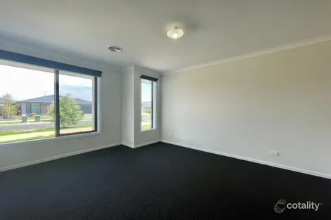 Property photo of 10 Natura Avenue Werribee VIC 3030