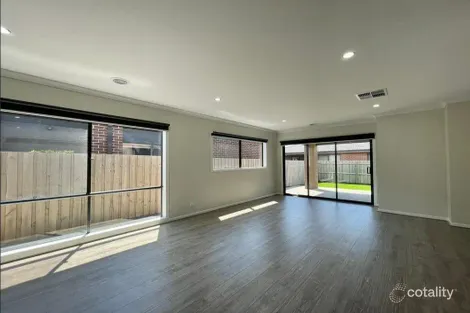 Property photo of 10 Natura Avenue Werribee VIC 3030