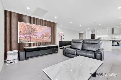 Property photo of 11 Heavenly Crescent Pakenham VIC 3810