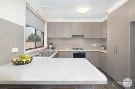 Property photo of 94 Grandview Grove Wendouree VIC 3355