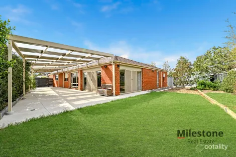 Property photo of 3 Mallett Grove Lyndhurst VIC 3975