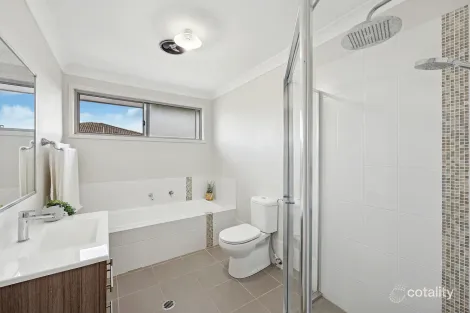 Property photo of 18 Ellalong Way Woongarrah NSW 2259