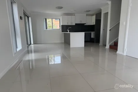 Property photo of 1 Foxglove Glade Rooty Hill NSW 2766