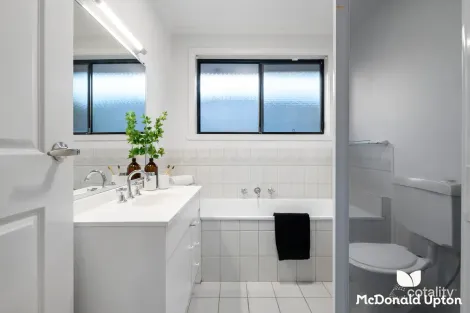 Property photo of 21 Dulcify Court Keilor Downs VIC 3038