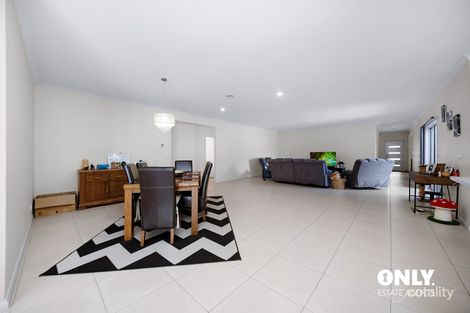 Property photo of 21 Northumbria Street Cranbourne East VIC 3977