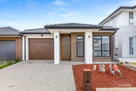 7 Tines Way, Clyde North, VIC 3978