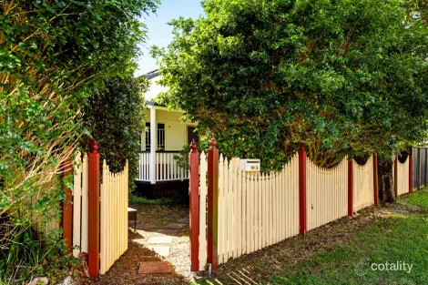 16 Pearl St, Scarborough, QLD 4020
