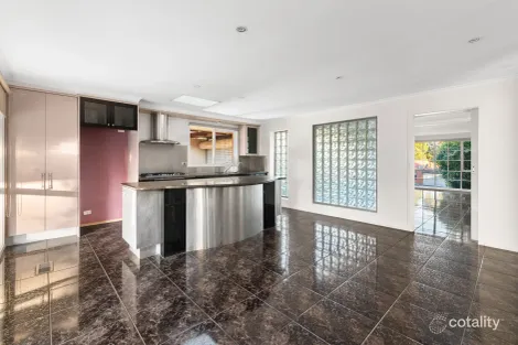 Property photo of 35 Thompson Circuit Mill Park VIC 3082