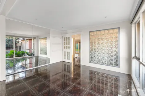 Property photo of 35 Thompson Circuit Mill Park VIC 3082