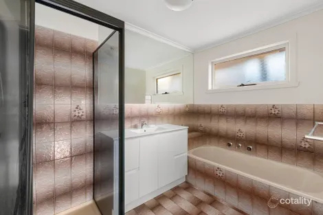 Property photo of 35 Thompson Circuit Mill Park VIC 3082