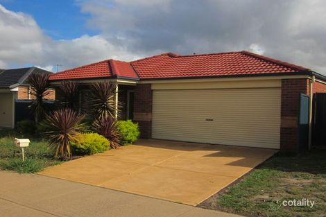 Property photo of 17 Scarlet Crescent Pakenham VIC 3810