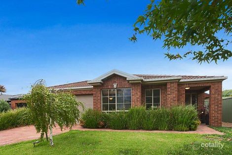 16 Horsham Dr, Cranbourne East, VIC 3977