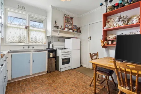 Property photo of 10 Churchill Square Colac VIC 3250