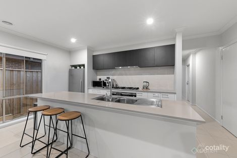 Property photo of 52 Walhallow Drive Clyde North VIC 3978