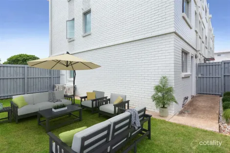 1/8 Cardross St, Yeerongpilly, QLD 4105