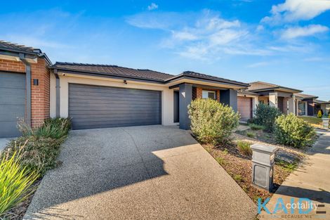Property photo of 30 Butterscotch Esplanade Manor Lakes VIC 3024