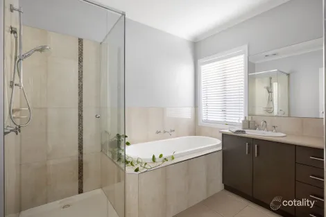 Property photo of 7 Angelique Street Berwick VIC 3806