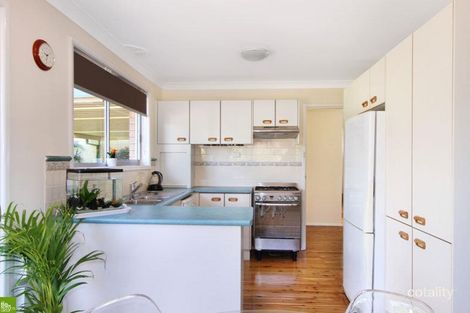 Property photo of 38 Lakeside Drive Kanahooka NSW 2530