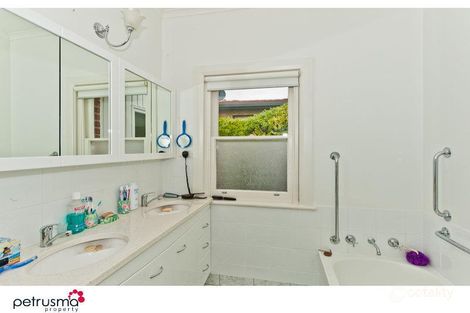 Property photo of 2 Winscombe Crescent Sandy Bay TAS 7005