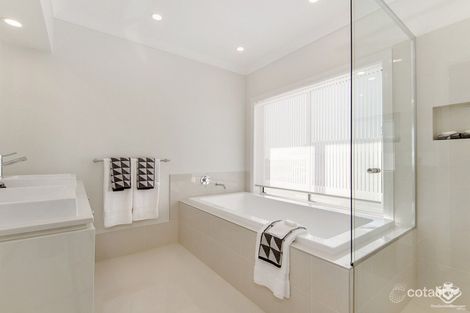 Property photo of 34 Spinnaker Boulevard Newport QLD 4020