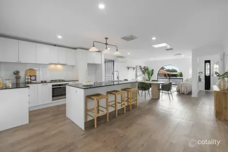 1 California Ave, Hallett Cove, SA 5158