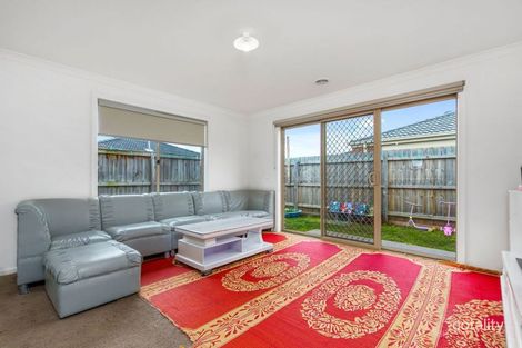 Property photo of 8 Trinidad Walk Pakenham VIC 3810