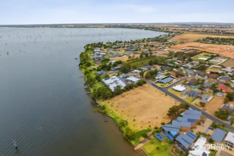 Property photo of 15 Luton Drive Yarrawonga VIC 3730