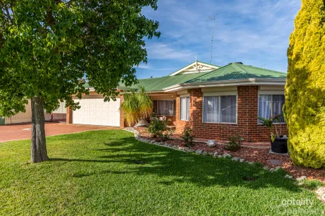 2 Crown Pl, Wannanup, WA 6210