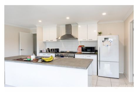 Property photo of 6 Dempster Place Leneva VIC 3691