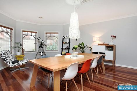 Property photo of 34 Mount Way Caroline Springs VIC 3023
