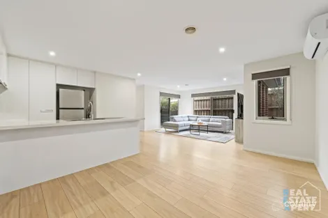 Property photo of 2 Sunshine Court Hampton Park VIC 3976