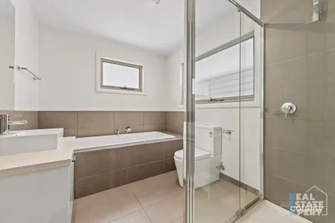 Property photo of 2 Sunshine Court Hampton Park VIC 3976