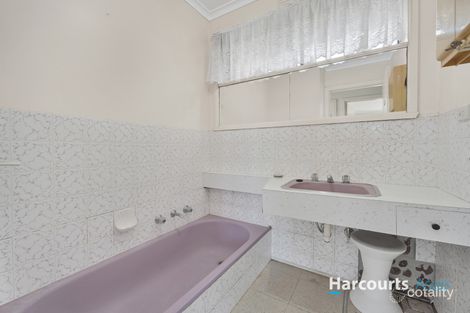 Property photo of 32 Dearing Avenue Cranbourne VIC 3977