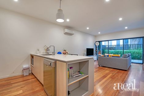 Property photo of 16 Sharp Circuit Mill Park VIC 3082